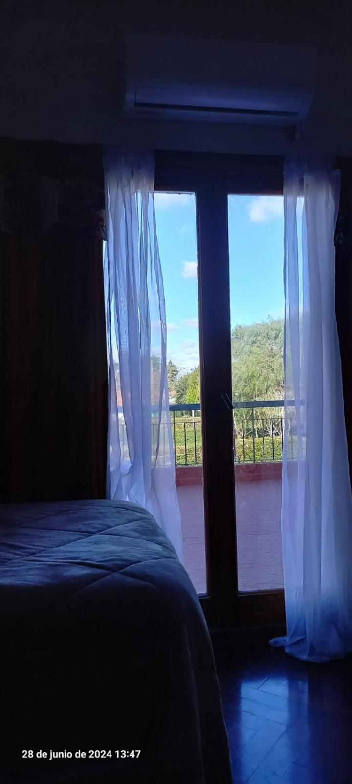 Victoria 3 Bed And Breakfast Эсейса Экстерьер фото