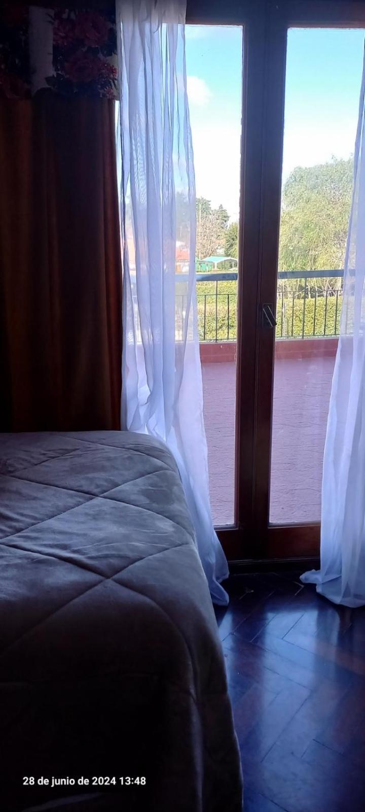 Victoria 3 Bed And Breakfast Эсейса Экстерьер фото