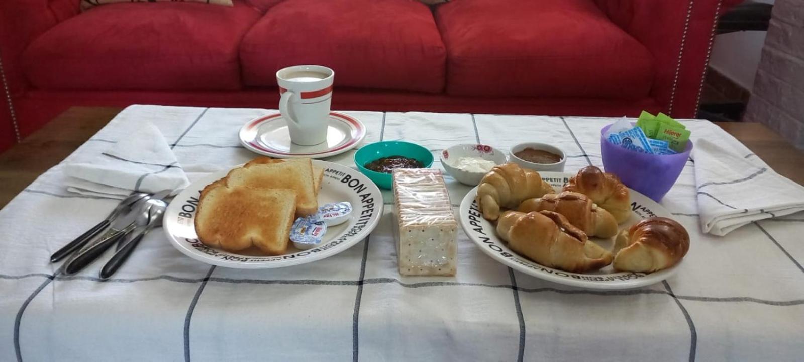 Victoria 3 Bed And Breakfast Эсейса Экстерьер фото